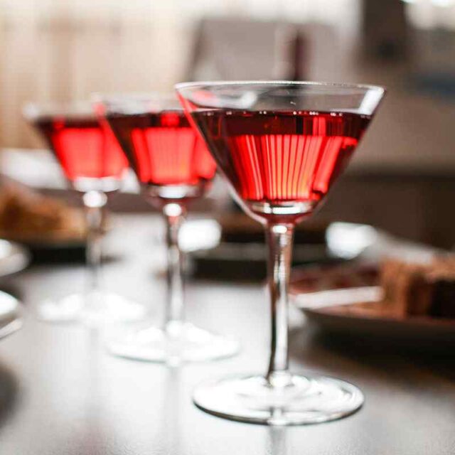 https://monolit.internettasarimi.com/wp-content/uploads/2020/01/dine-and-wine-640x640.jpg